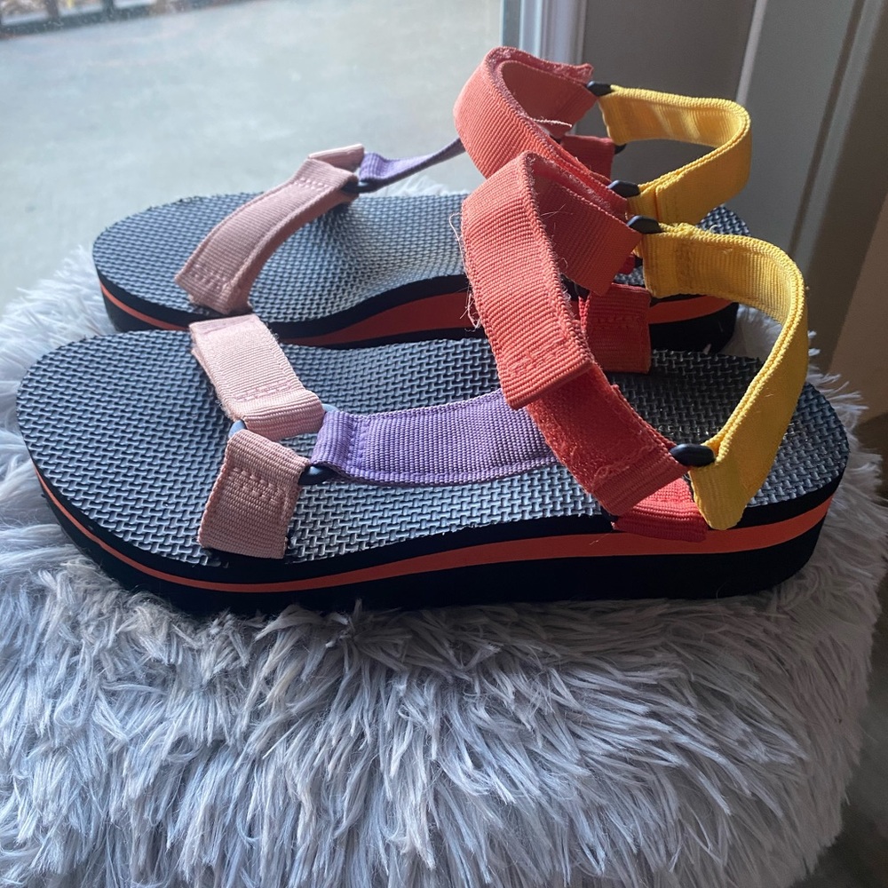 Time and Tru sandals